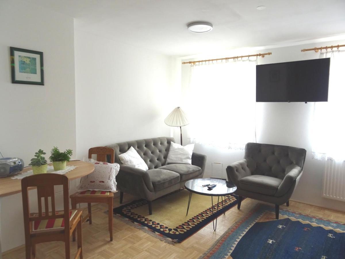 Homely Apartment In The Center With Garden View Gmunden Exterior foto